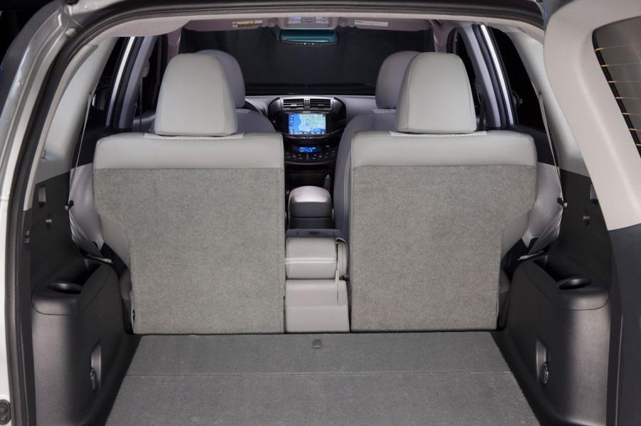  Toyota RAV4 EV 2012 года  (фото 53 из 107)